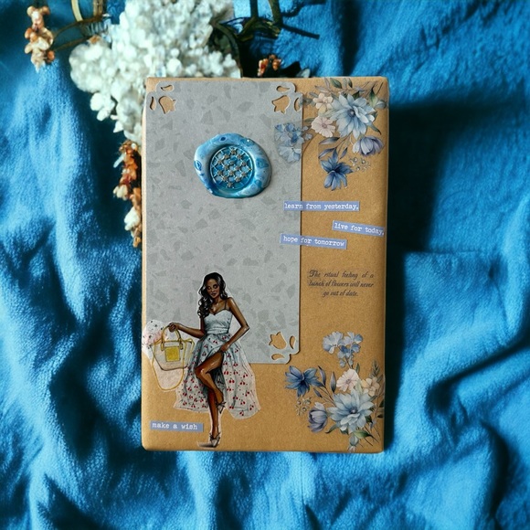 Blind Date with a Book | Mystery Book Gift - Picture 2 of 4